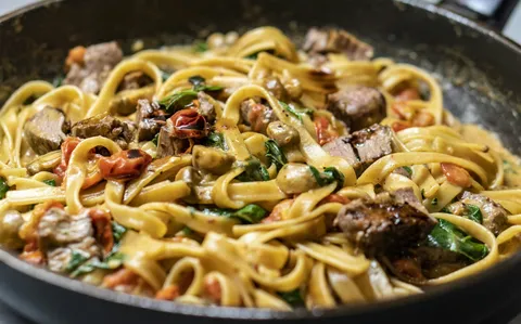 Foto d’esempio: un piatto di fettuccine